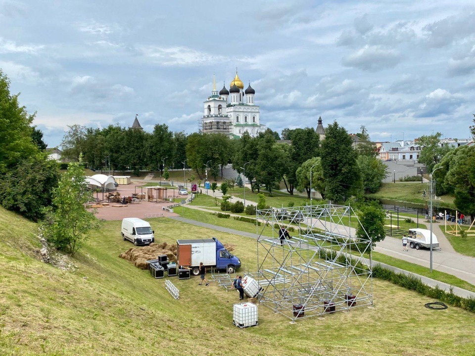 В Пскове подготавливают площадку для эногастроярмарки «Виноград»