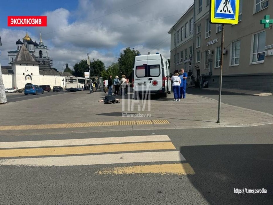 61-летняя женщина скончалась в центре Пскова