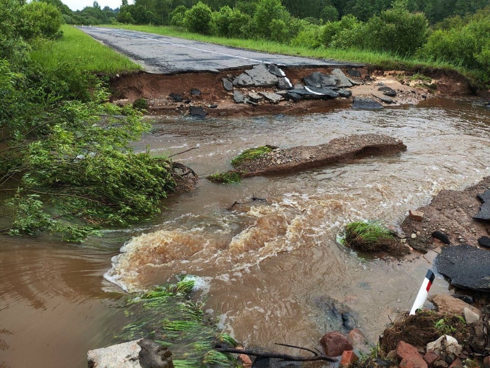 В Локнянском районе восстановили размытую ливнем дорогу Перелучье – Максимиха