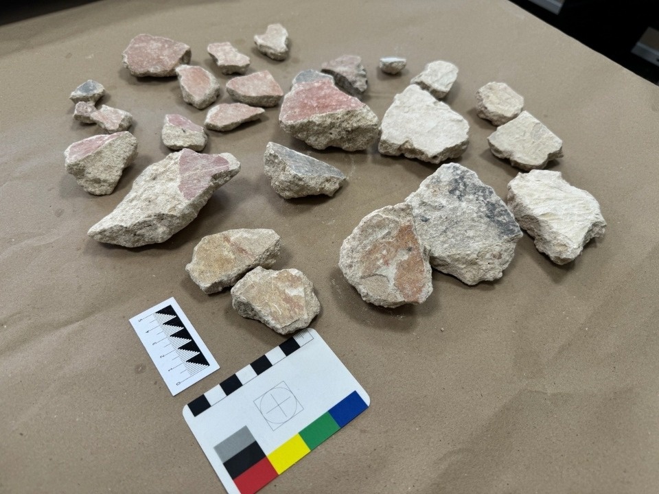 Псковскому музею передали обнаруженные в церкви Михаила Архангелов находки