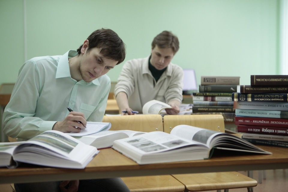 Более 400 псковичей пройдут переобучение по нацпроекту