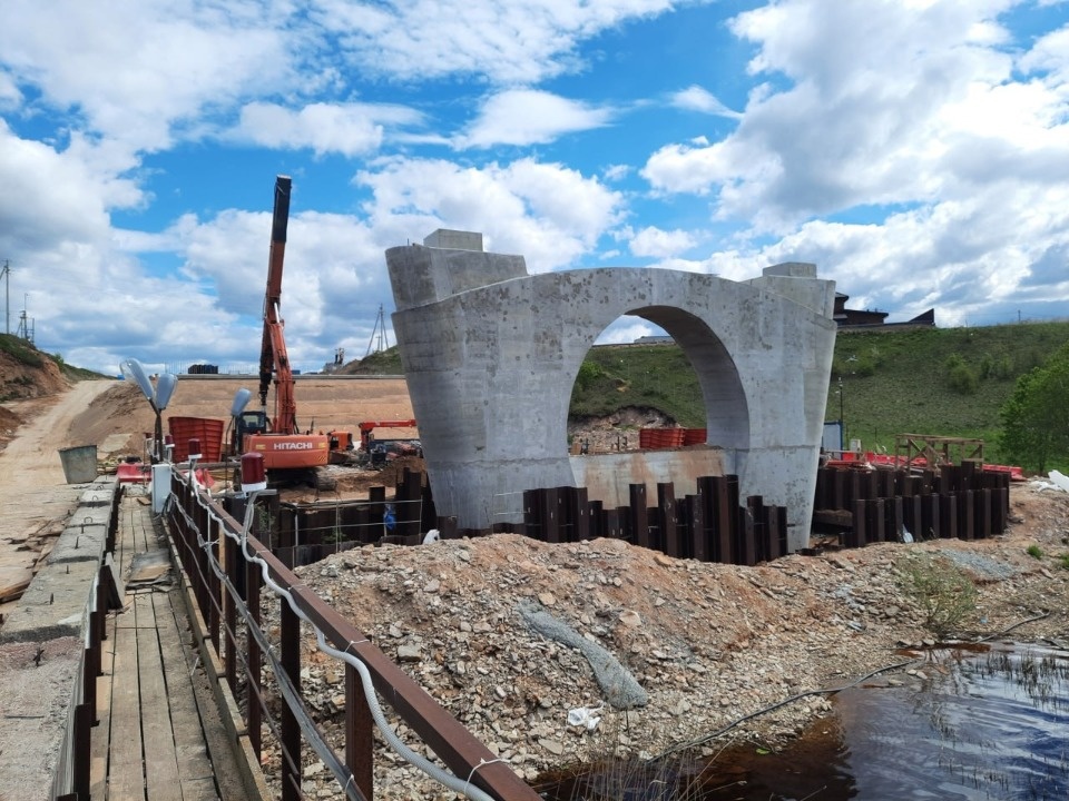 Две из шести опор моста через реку Великую возвели в Пскове 