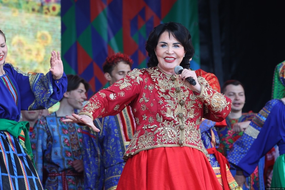 1 июля Надежда Бабкина выступит в Великих Луках