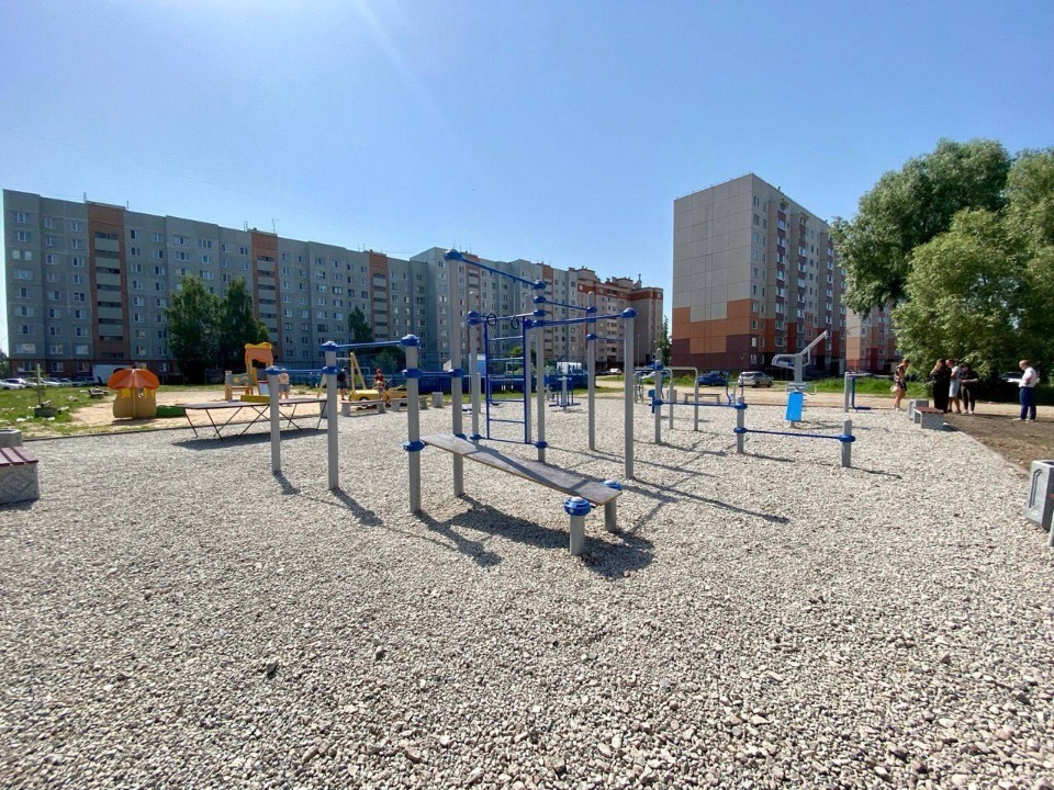 Одну из трех спортплощадок установили в Пскове по программе «Формирование комфортной городской среды» Одну из трех спортплощадок установили в Пскове по программе «Формирование комфортной городской среды»