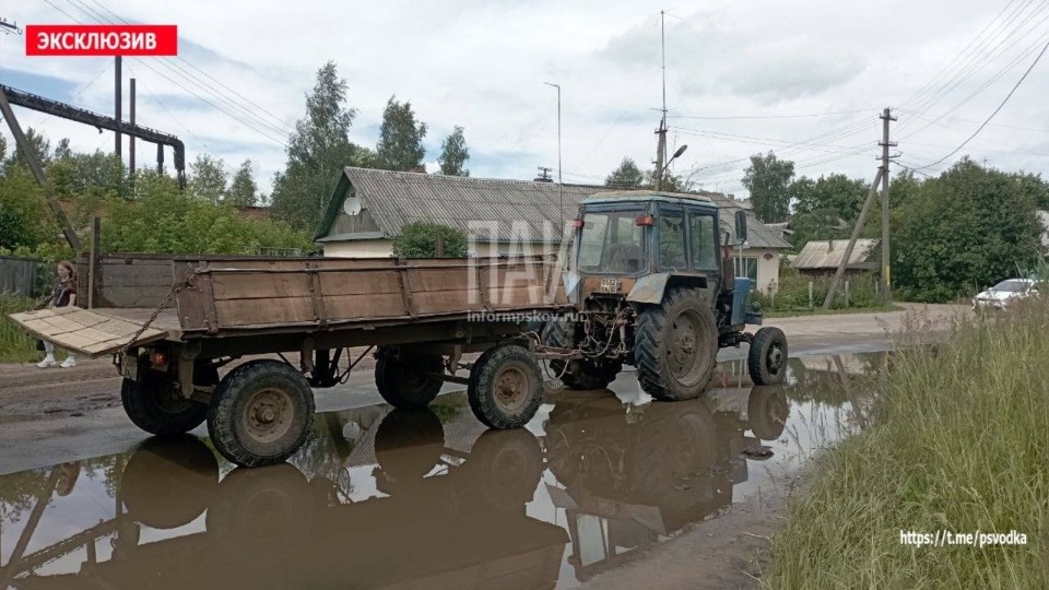 Ребенка сбил трактор в Невеле Ребенка сбил трактор в Невеле