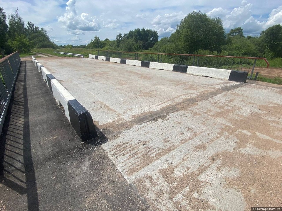 Мост отремонтировали в Великолукском районе