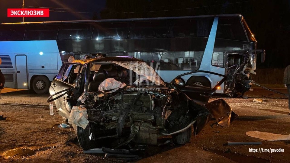 Четыре человека пострадали в результате ДТП с участием автобуса в Островском районе