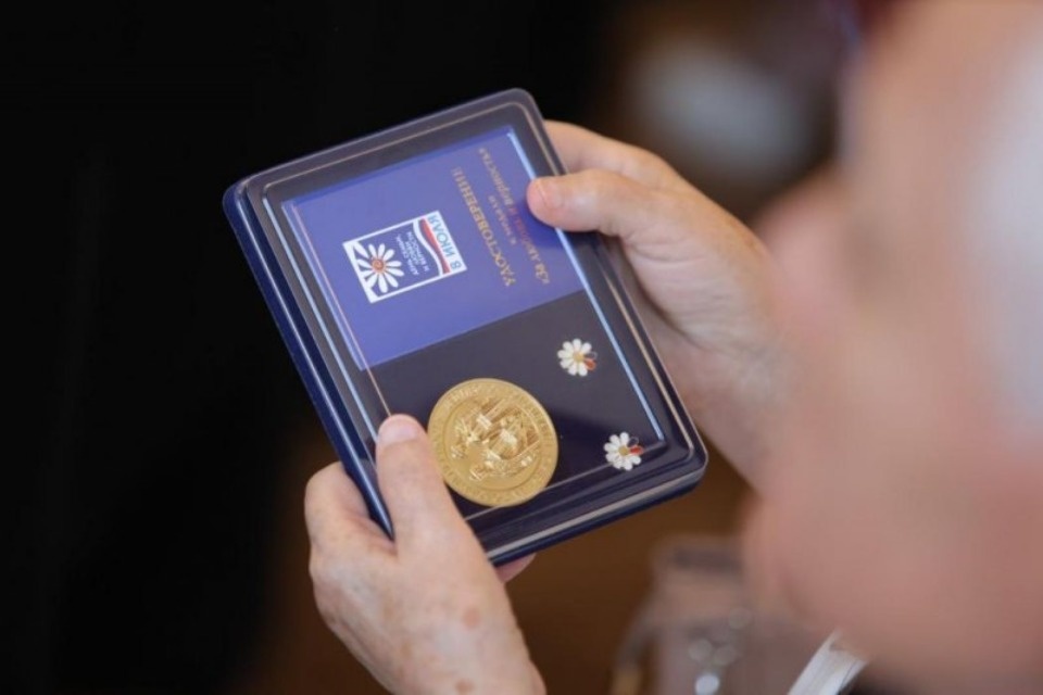 20 псковским семьям вручили медали «За любовь и верность»