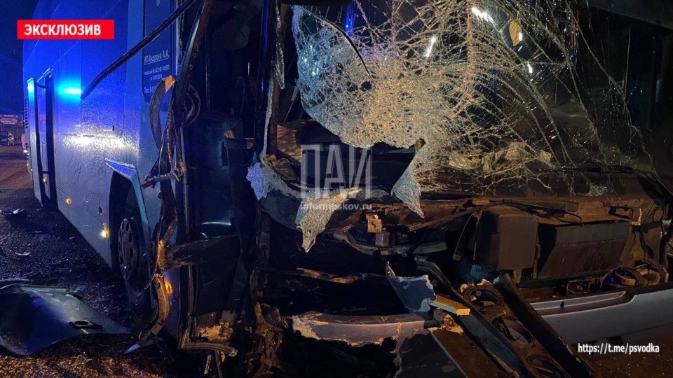 Скончался водитель легковушки, попавший в ДТП с участием автобуса в Островском районе