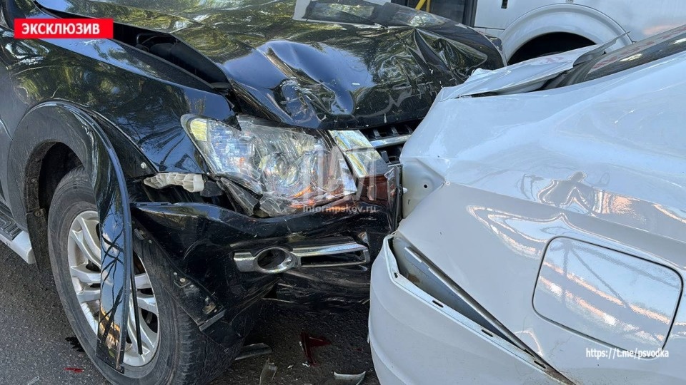 Четыре человека пострадали в ДТП в Великих Лука Четыре человека пострадали в ДТП в Великих Лука