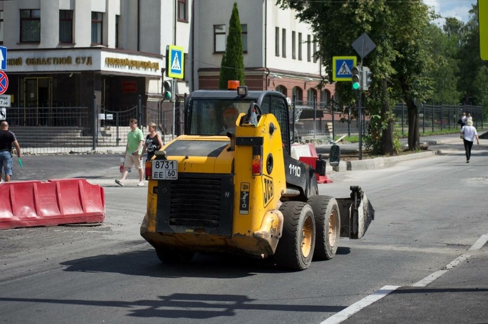 В Пскове возобновилось движение автомобилей по улице Розы Люксембург