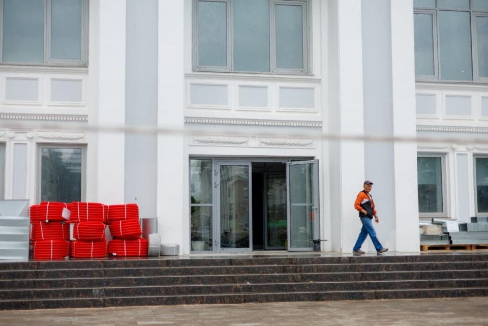 Несколько недель осталось до завершения работ в здании бывшего кинотеатра «Октябрь» в Пскове