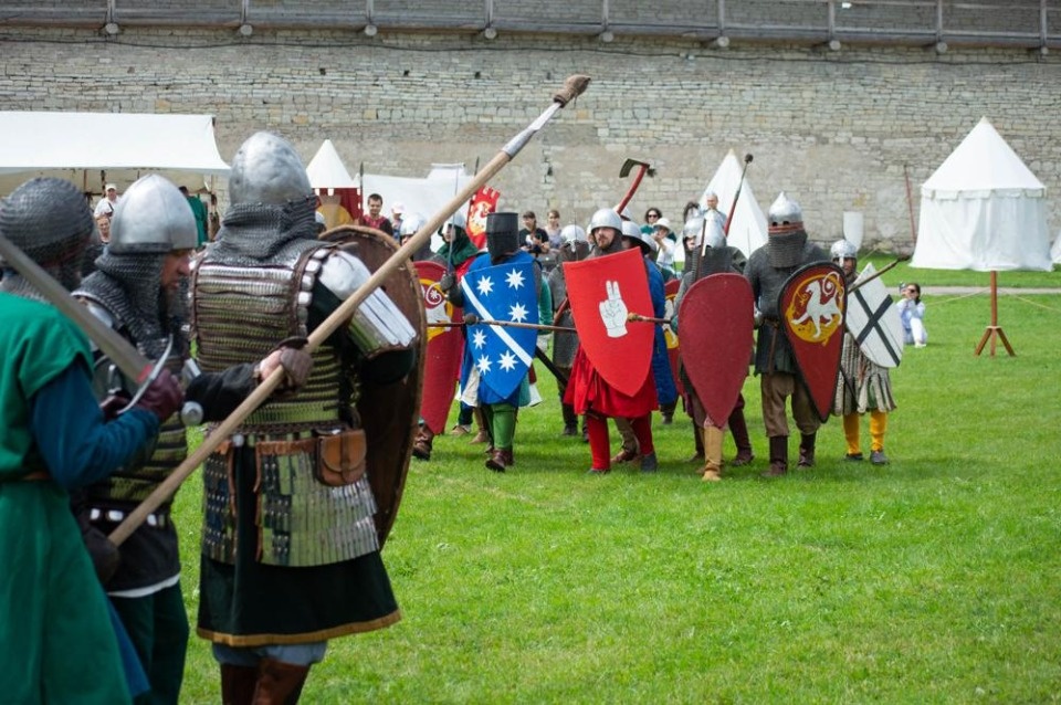 «Довмонт Псковский» «Довмонт Псковский»