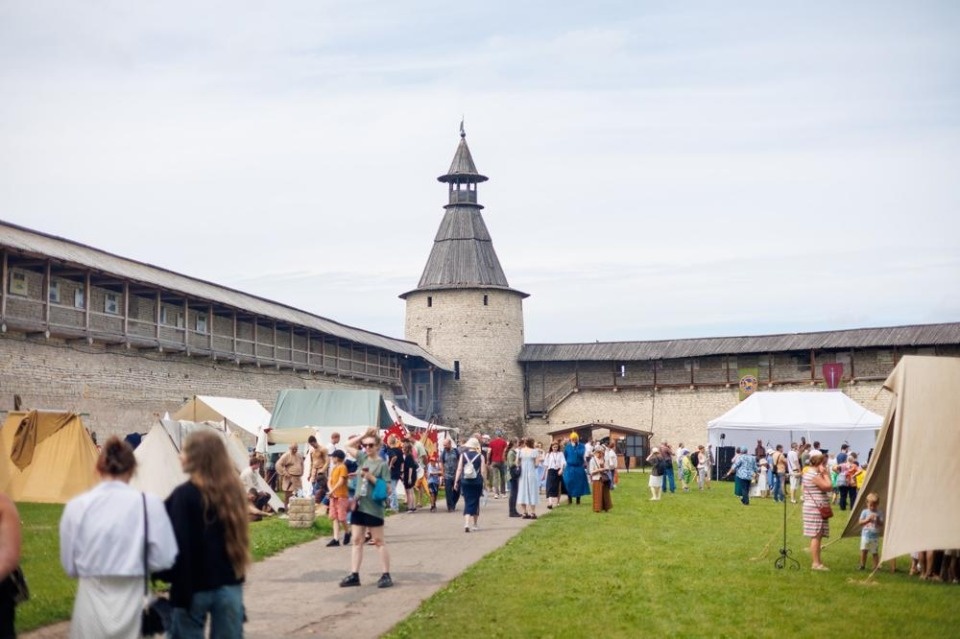 «Довмонт Псковский» «Довмонт Псковский»