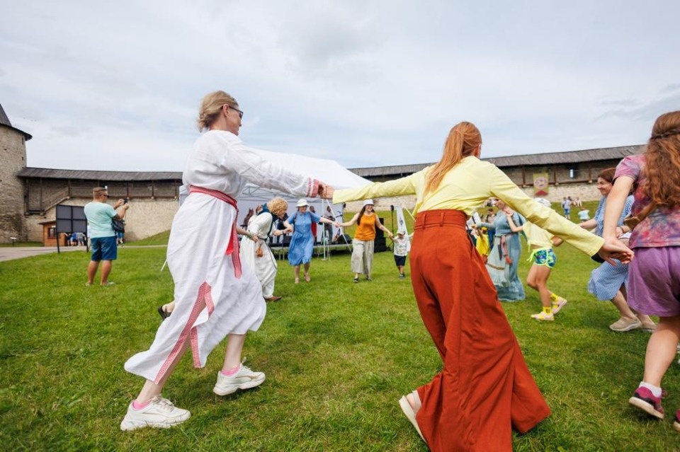 «Довмонт Псковский» «Довмонт Псковский»