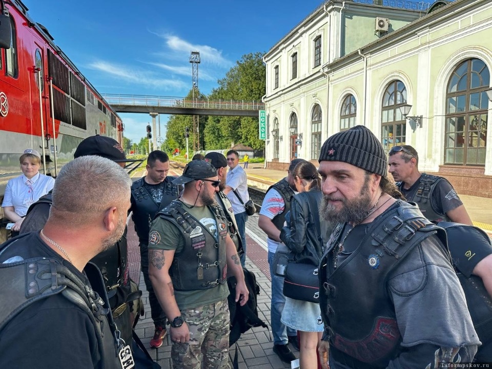 В Псков прибыл лидер «Ночных волков» Александр Залдастанов