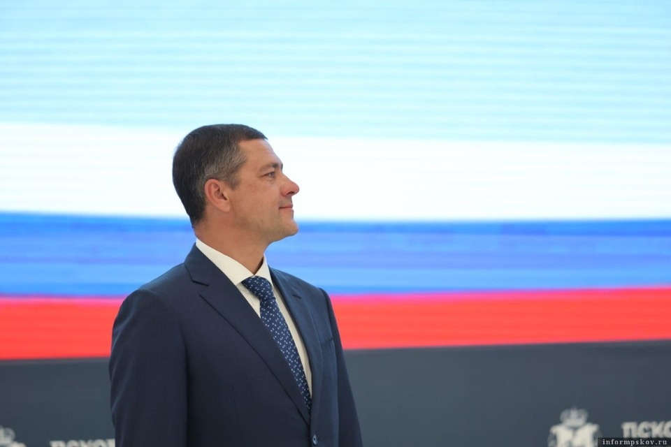 Губернатор Псковской области ответил на вопросы выпускников школ