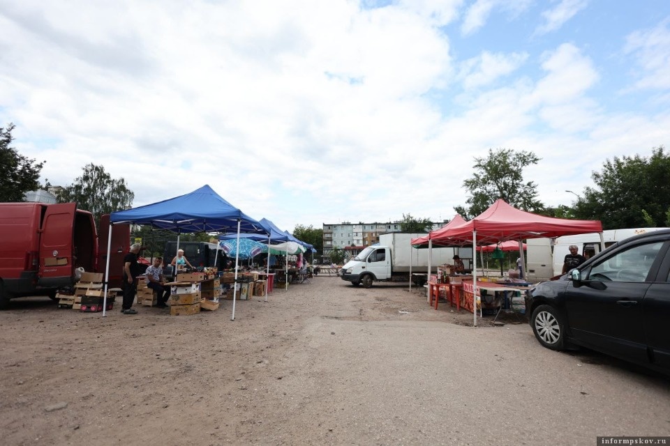 Администрация Пскова разъяснила ситуацию с торговлей рядом с «Европарком»