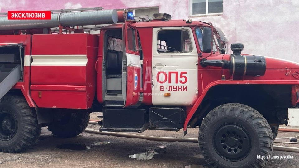 В Великих Луках при тушение ангара нашли тело мужчины