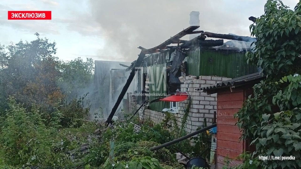 В Бежаницах на пожаре в жилом доме спасли лежачего мужчину В Бежаницах на пожаре в жилом доме спасли лежачего мужчину