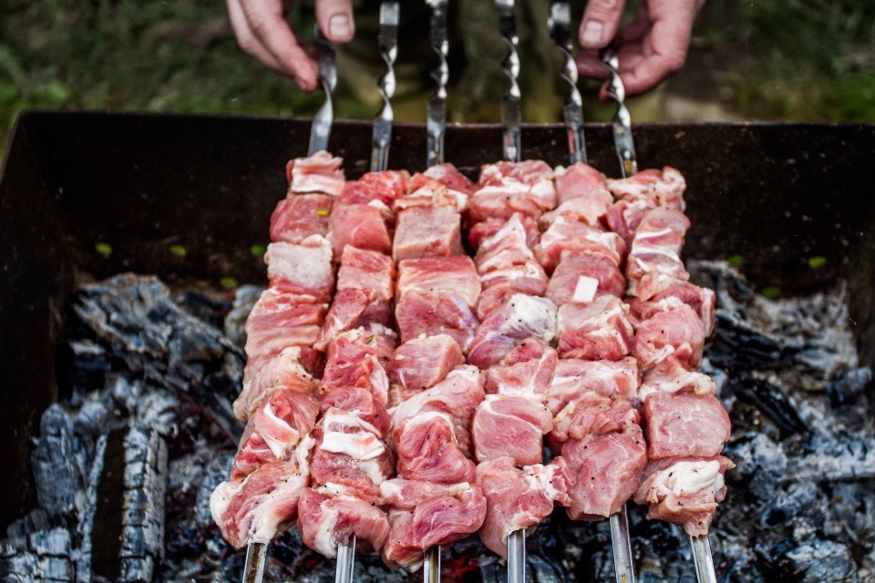 Петербуржец попал в реанимацию после жарки шашлыков в псковской деревне Петербуржец попал в реанимацию после жарки шашлыков в псковской деревне