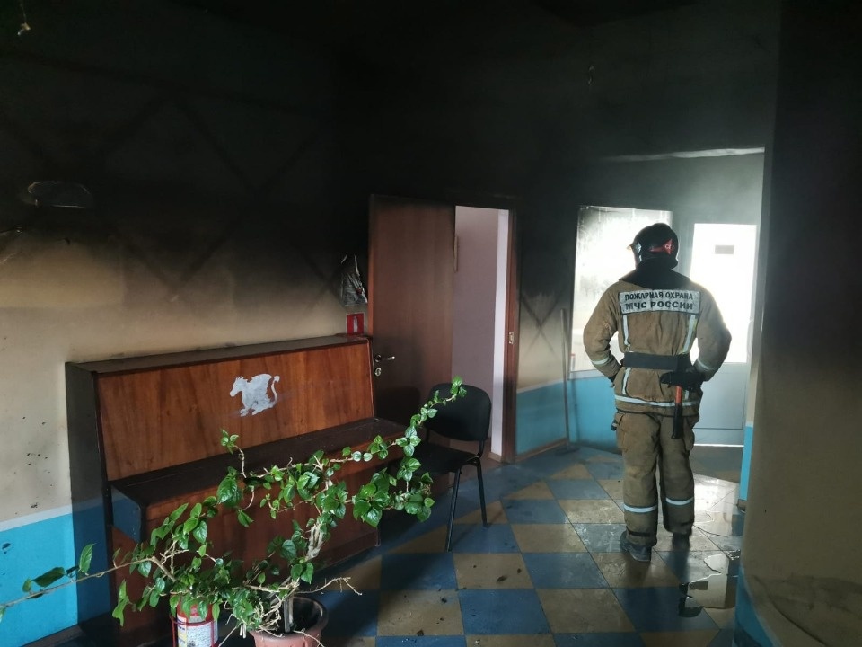 17 человек эвакуировали на пожаре в многоквартирном доме в Палкинском районе 17 человек эвакуировали на пожаре в многоквартирном доме в Палкинском районе