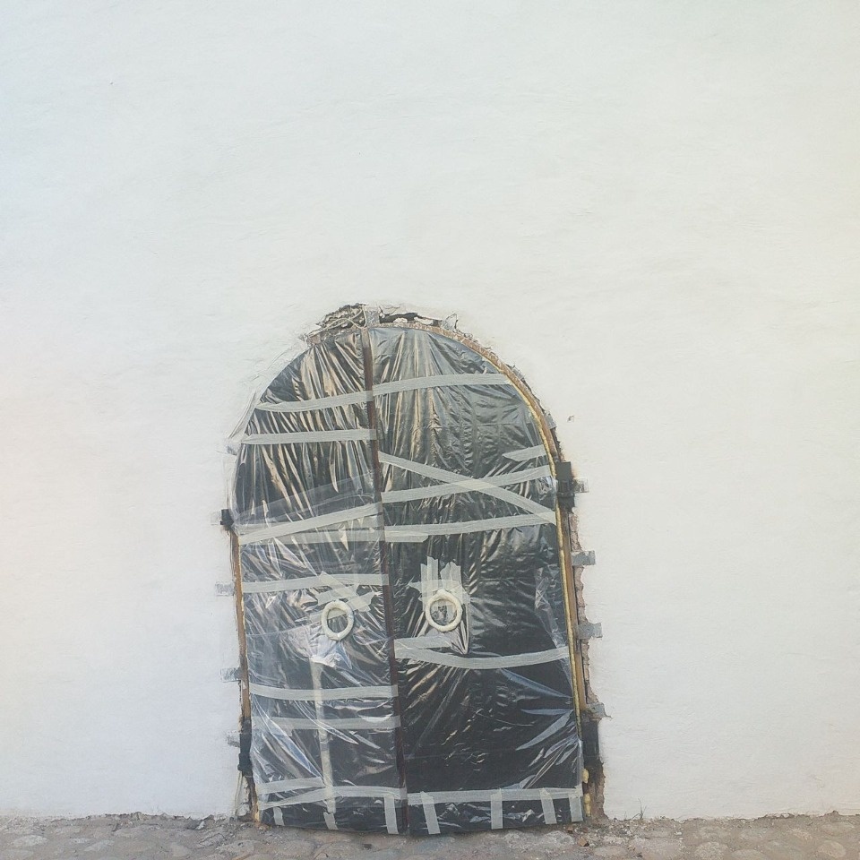 Арочный кованый дверной блок установили в колокольне Троицкого собора в Пскове Арочный кованый дверной блок установили в колокольне Троицкого собора в Пскове