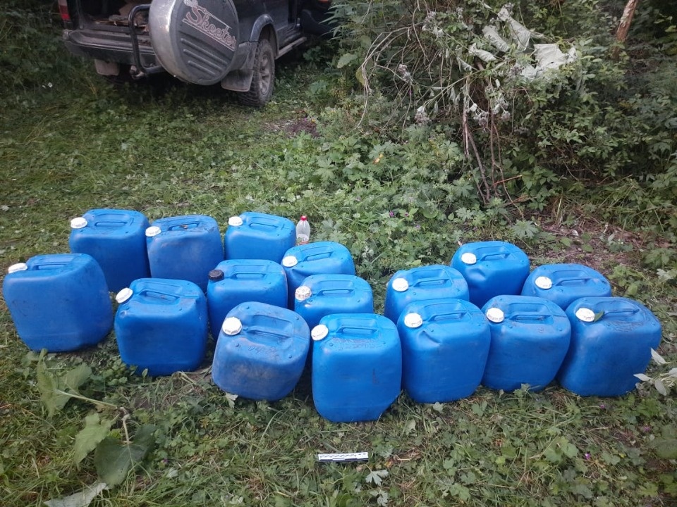 Трое псковичей попались на краже почти полтонны топлива из локомотива