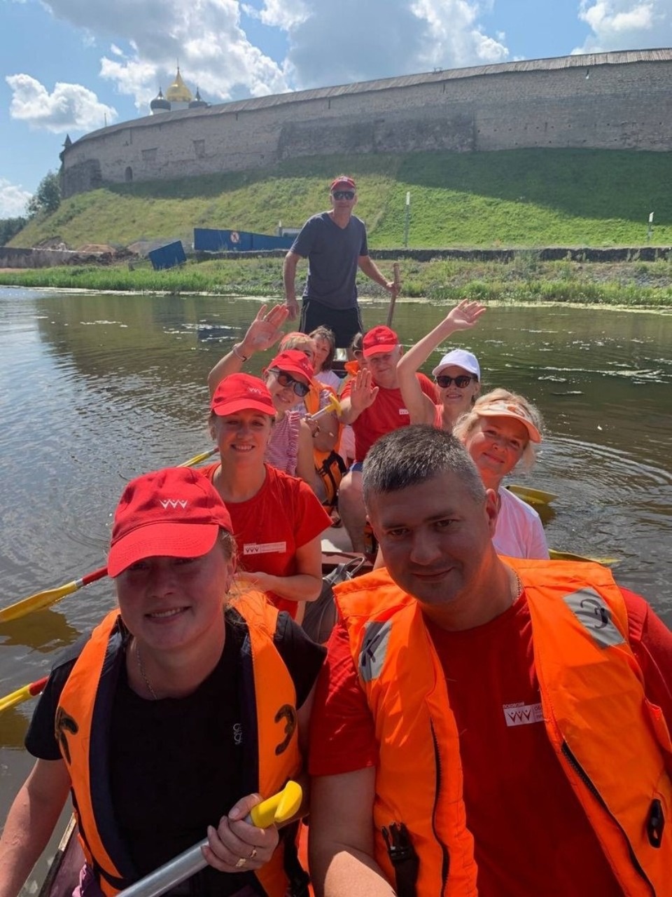 Профсоюзная регата прошла в честь 80-летия освобождения Пскова