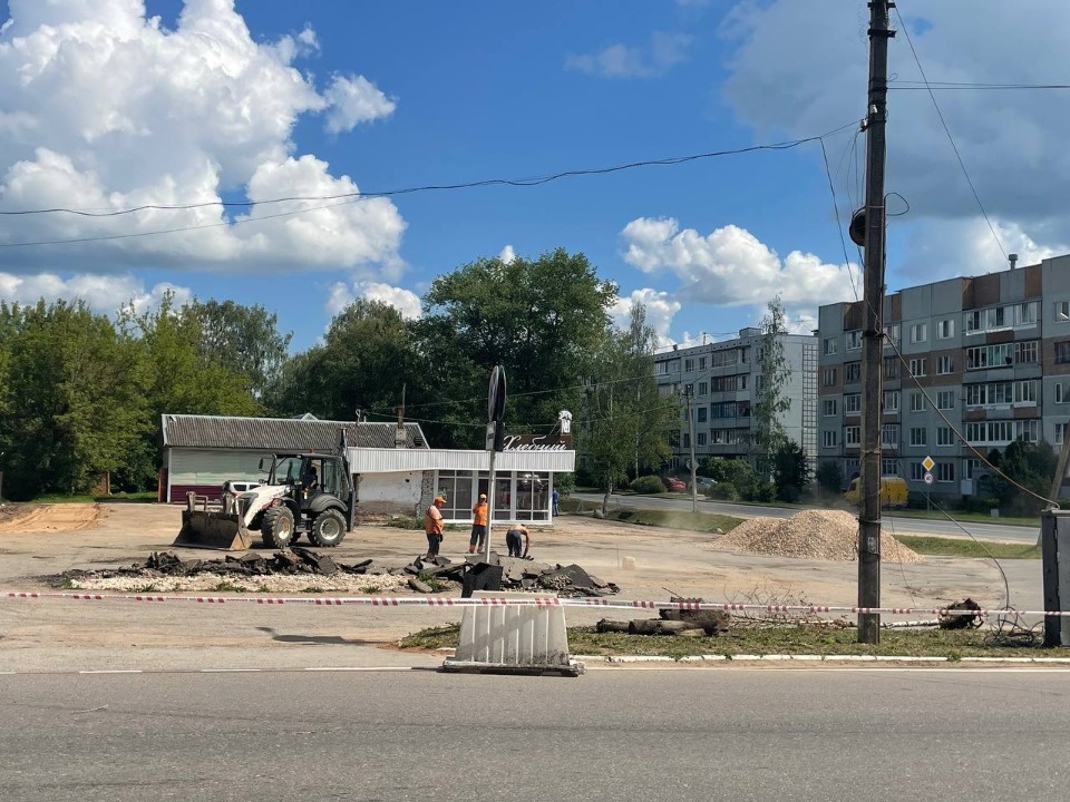 В Палкино начали ремонтировать центральную площадь