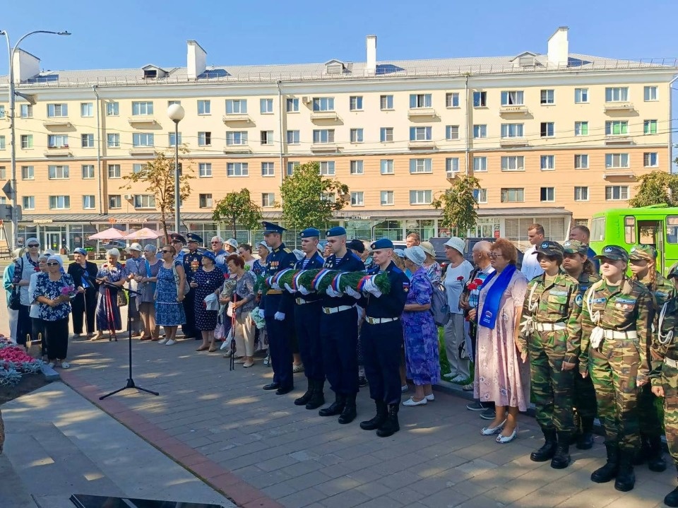 Траурные митинги прошли на воинских захоронениях и памятных знаках в Пскове