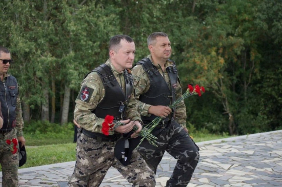 Мотоциклисты клуба «Ночные волки» Кузбасса возложили цветы к монументу «Ледовое побоище» под Псковом