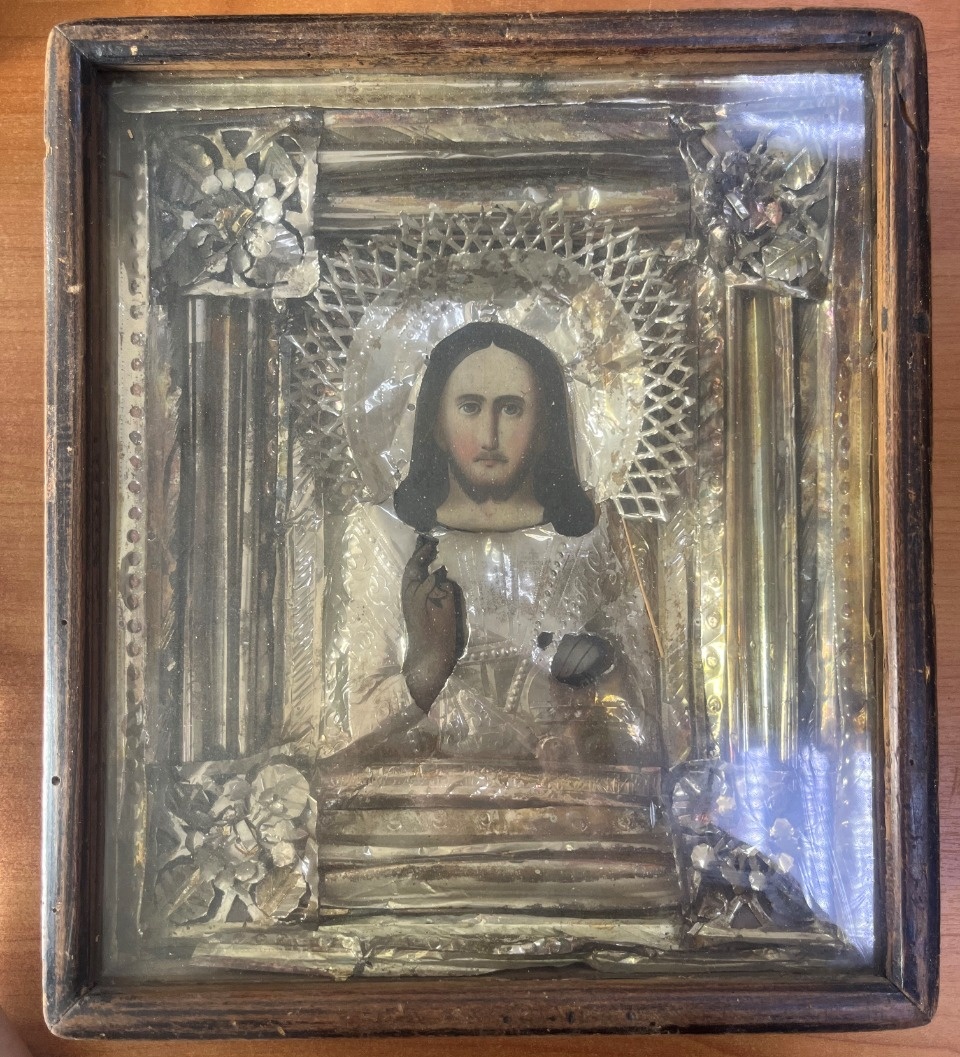 Псковские таможенники передали в Минкульт РФ изъятые монеты, денежные билеты, икону и старинные книги