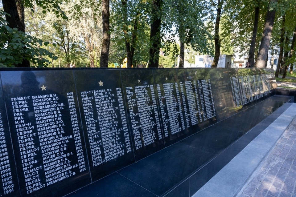 Мемориал у Дома Офицеров в Пскове отремонтировали с опережением сроков