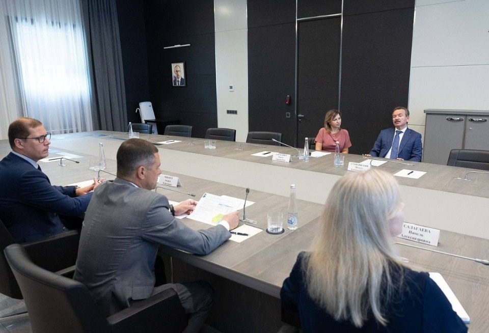 Реализацию инвестпроектов по производству БОПЭТ плёнок, ПЭТФ и ПБТ гранул обсудили в Пскове