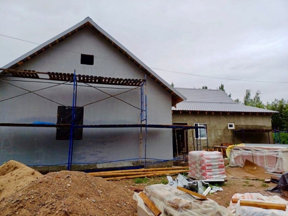 Капремонт Адворицкого дома культуры продолжается в Псковском районе 