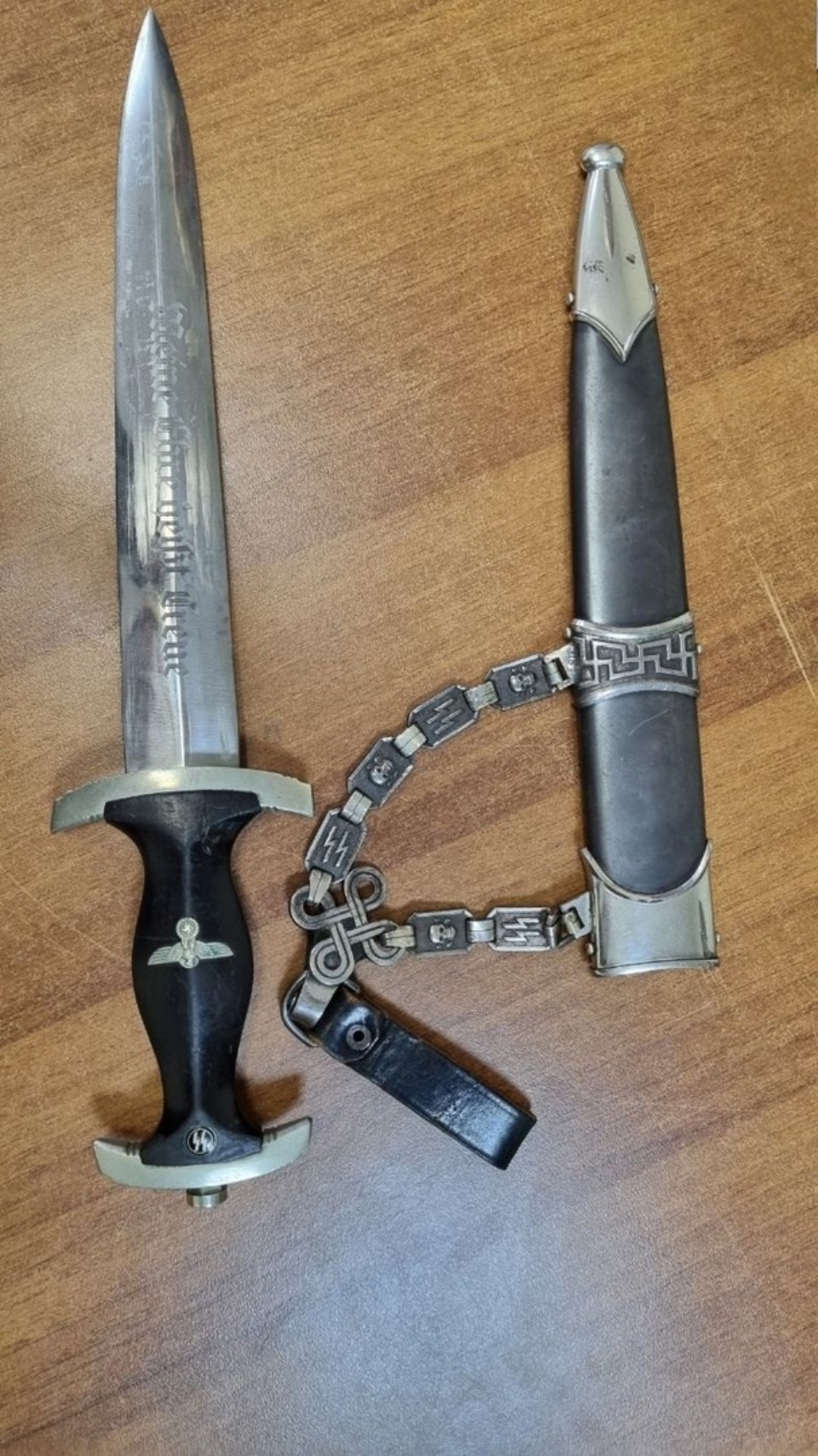  Антикварный кинжал передали псковские судебные приставы Минкульту 