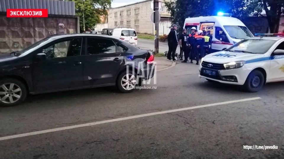 Велосипедист пострадал в результате ДТП в Пскове Велосипедист пострадал в результате ДТП в Пскове