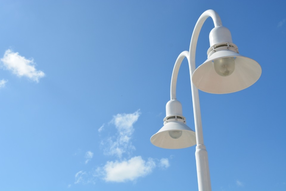  Из-за непогоды в нескольких районах Пскова остались без наружного освещения 