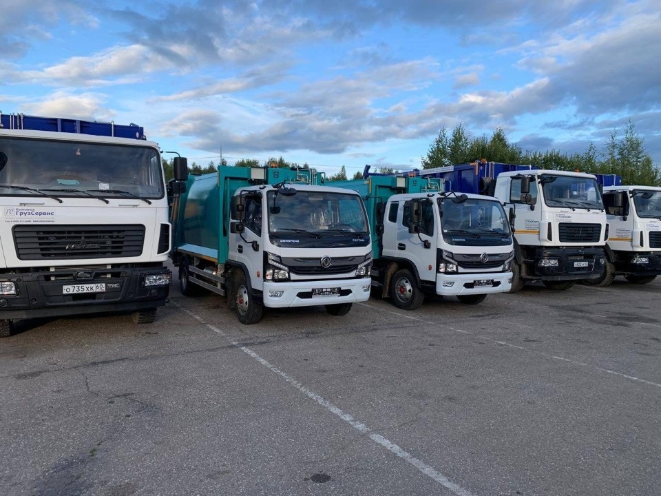 Новая техника для работы с отходами поступила в Псковскую область 