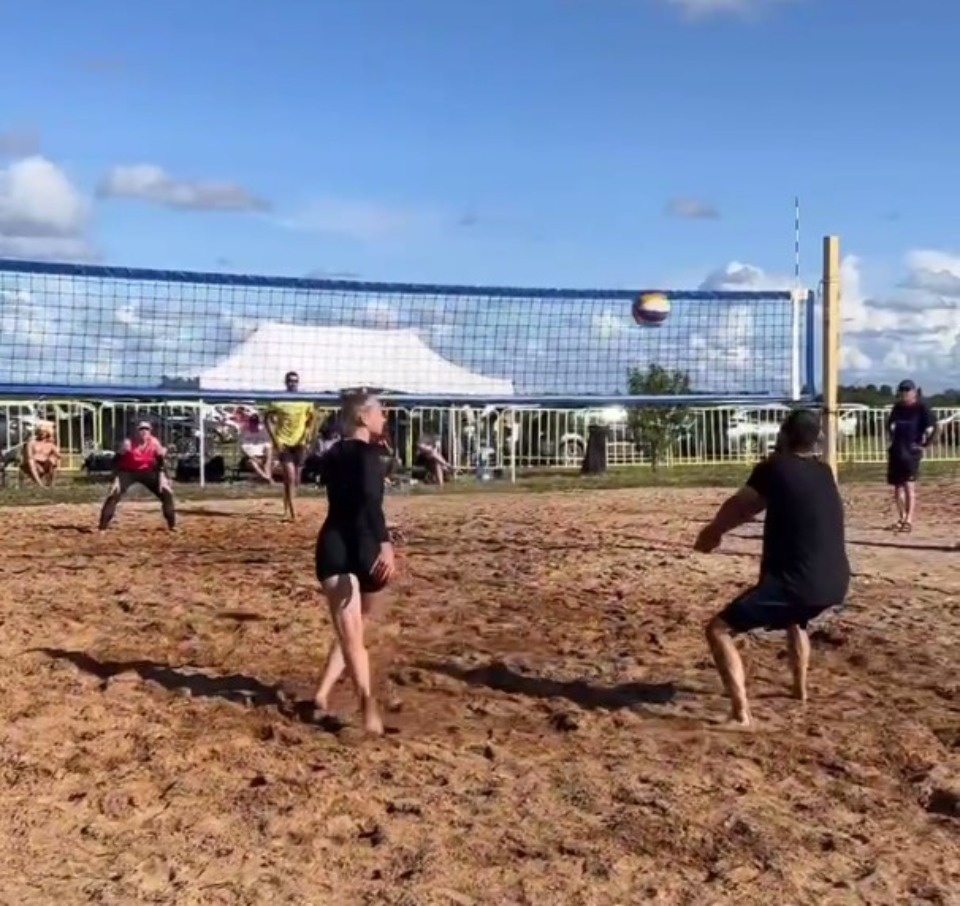 Определены призеры соревнований по пляжному волейболу на гдовском фестивале «Наше море»