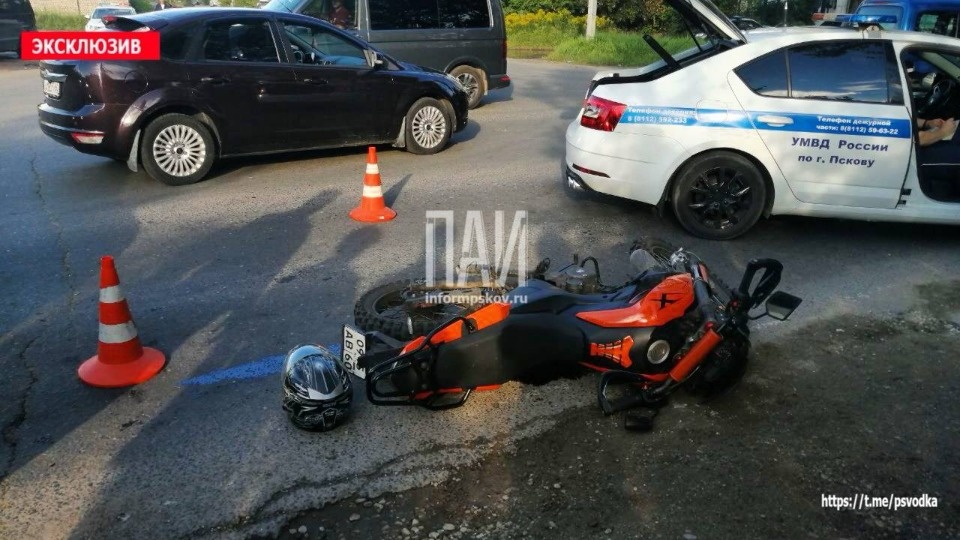Мотоциклиста госпитализировали после аварии в Пскове Мотоциклиста госпитализировали после аварии в Пскове
