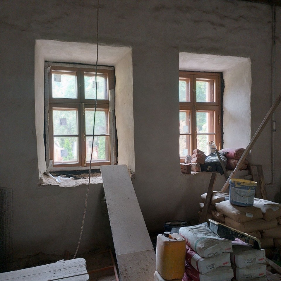 Стяжку основания пола подготовили в Лазаревской церкви в Печорах