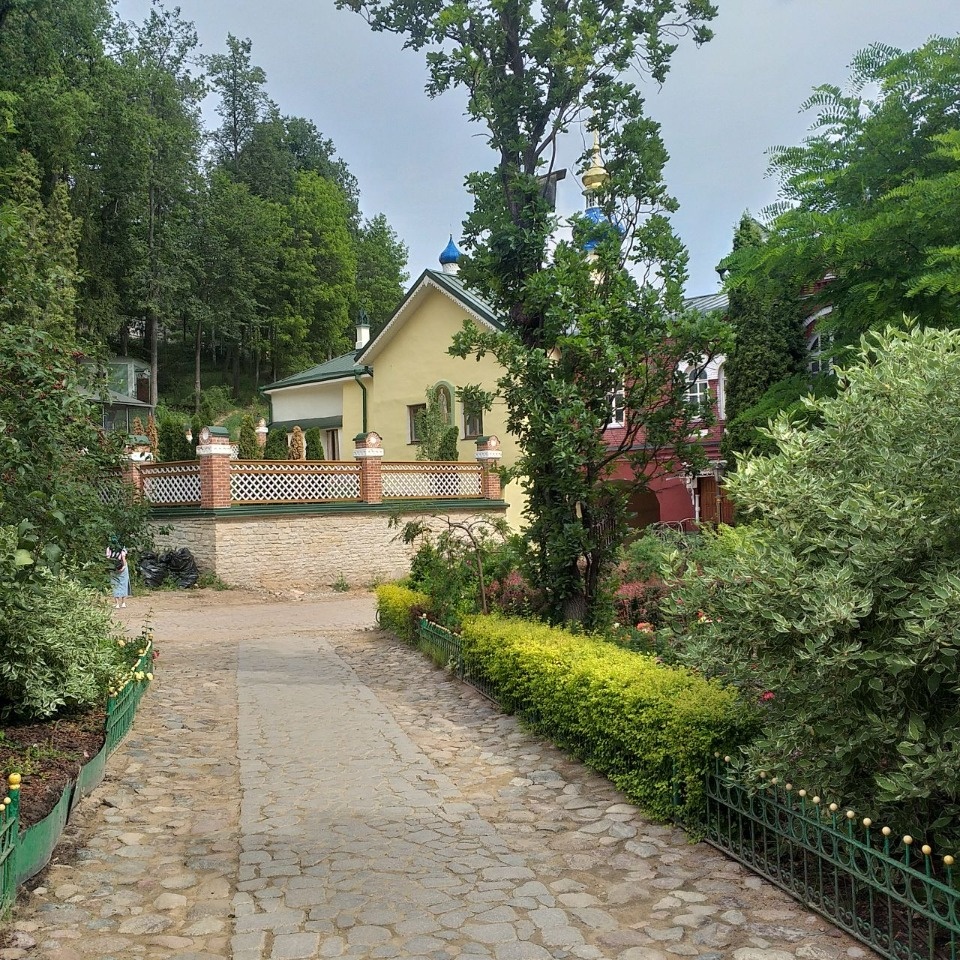 Стяжку основания пола подготовили в Лазаревской церкви в Печорах