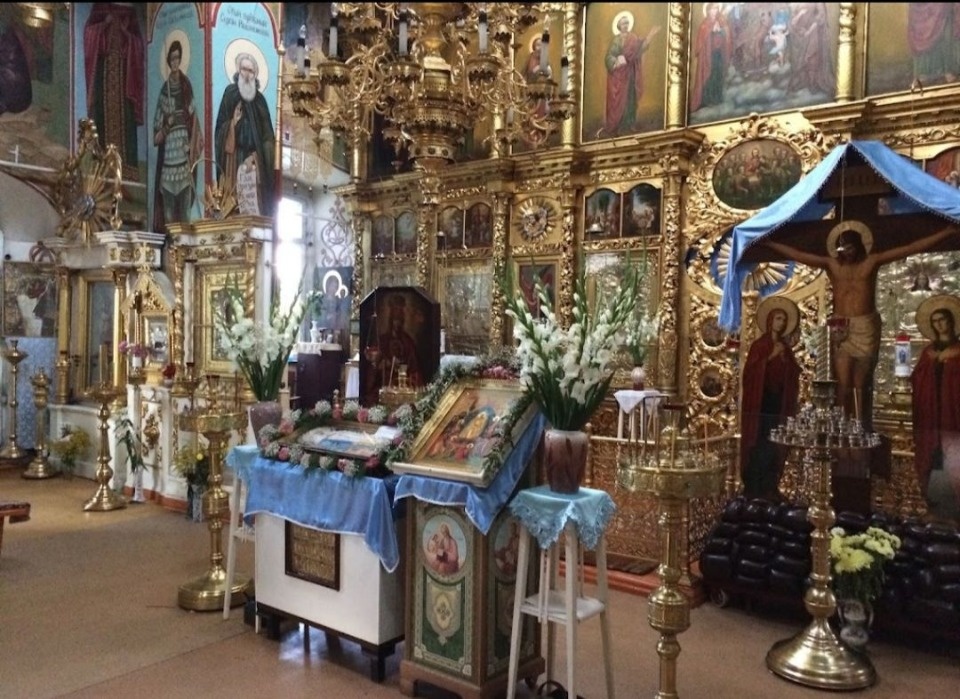 Иконостас церкви Сорока мучеников Севастийских продолжают реставрировать в Печорах