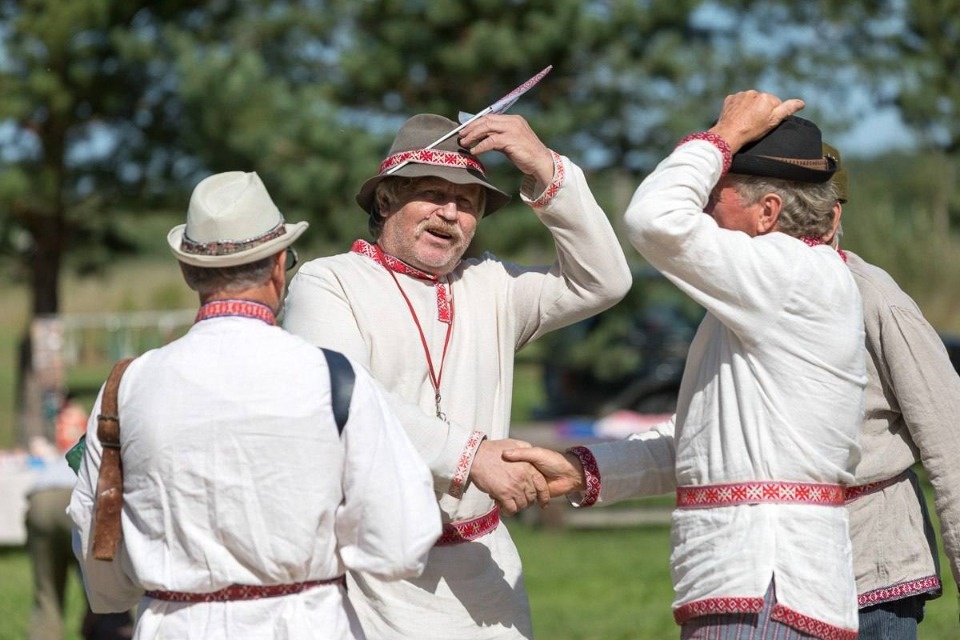 Псковский губернатор поздравил представителей сето с Международным днем коренных народов мира