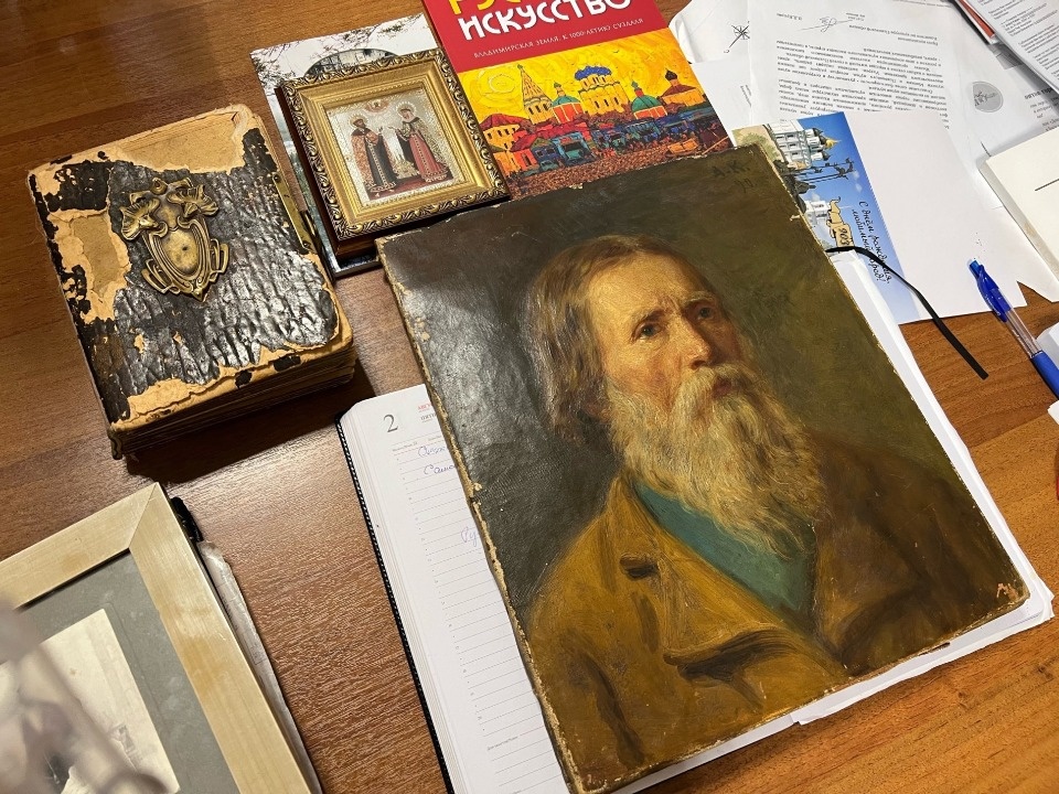 Картину XIX века передали Псковскому музею потомки дворян Вохиных