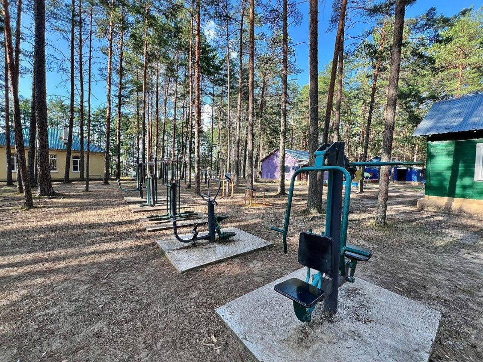 В детском лагере «Радуга» под Псковом постепенно реконструируют все жилые дома