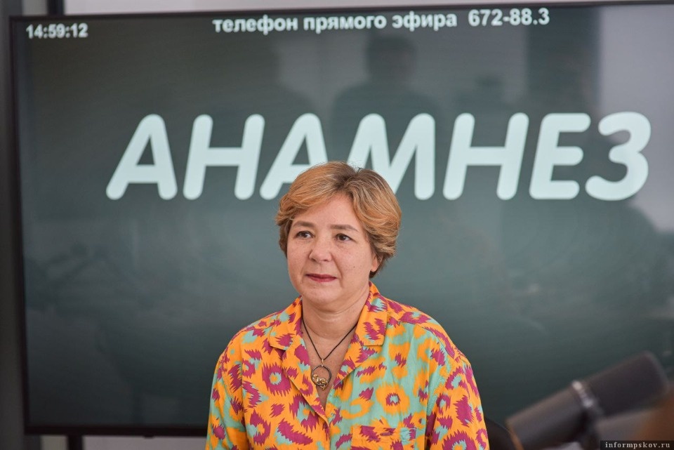 Как правильно вести себя в родительском чате, объяснила псковский психолог