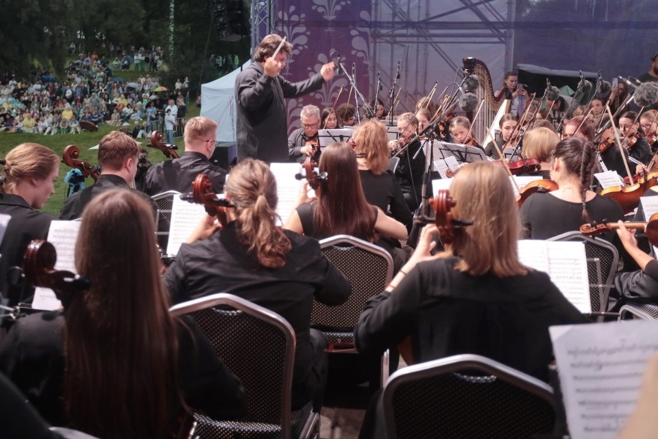 Музыка над водной гладью